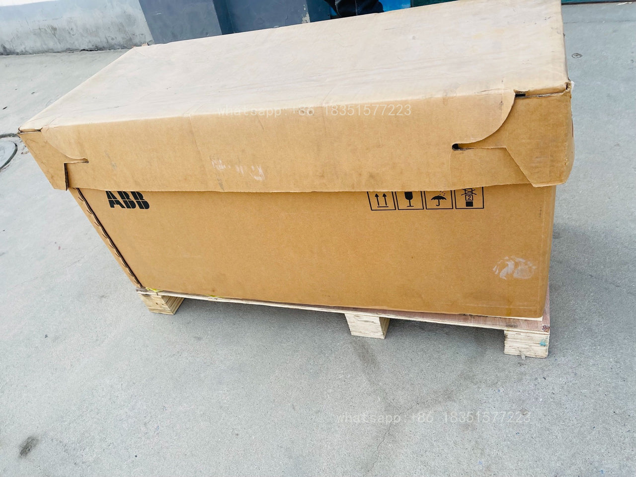 1PC ACS880-01-293A-3 160KW ACS800 Inverter