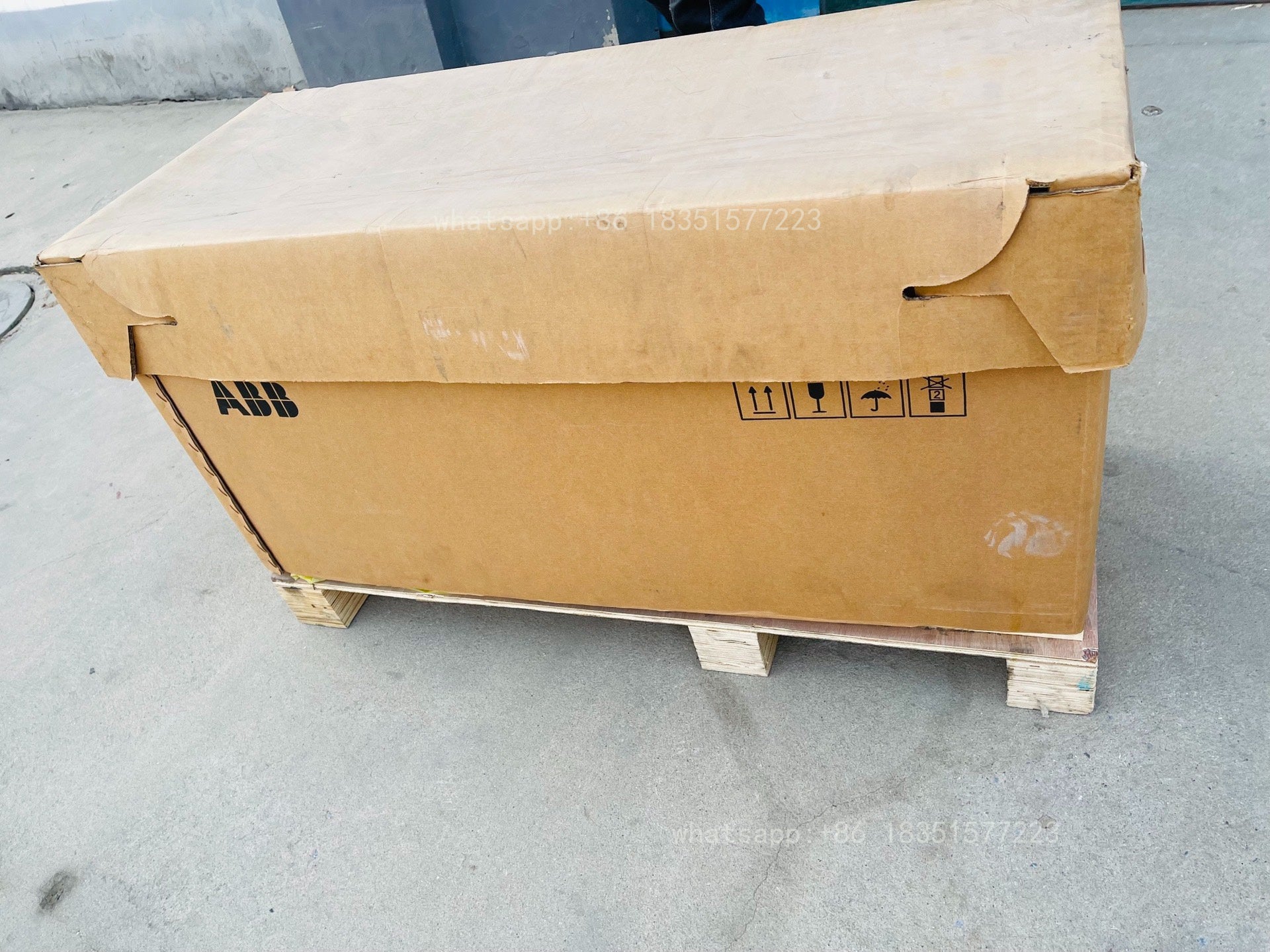 1PC ACS880-01-293A-3 160KW ACS800 Inverter